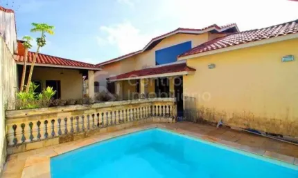CASA à venda com piscina e 4 quartos em Peruíbe, no bairro Maria H Novaes