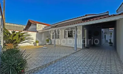 CASA à venda com 2 quartos em Peruíbe, no bairro Jardim Peruibe