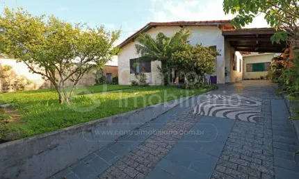 CASA à venda com 3 quartos em Peruíbe, no bairro Stella Maris