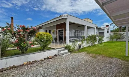 CASA à venda com 3 quartos em Peruíbe, no bairro Stella Maris
