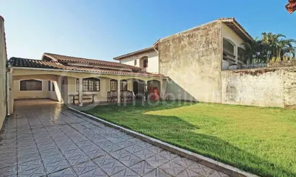 CASA à venda com 3 quartos em Peruíbe, no bairro Jardim Veneza