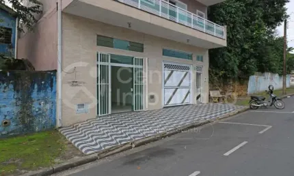 CASA à venda com 2 quartos em Peruíbe, no bairro Centro