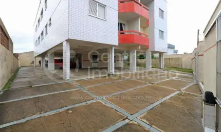 APARTAMENTO à venda com 3 quartos (1 suítes) em Peruíbe, no bairro Centro