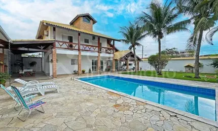 CASA à venda com piscina e 3 quartos em Peruíbe, no bairro Stella Maris