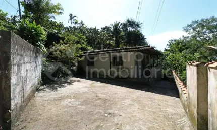 CASA à venda com 2 quartos em Peruíbe, no bairro Guarau