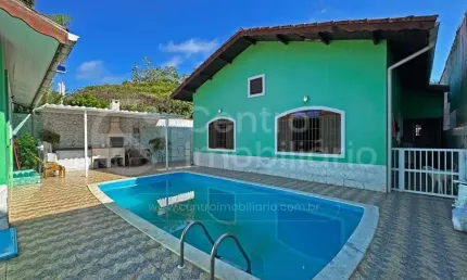 CASA à venda com piscina e 3 quartos em Peruíbe, no bairro Stella Maris
