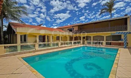 CASA à venda com piscina e 3 quartos em Peruíbe, no bairro Jardim Três Marias