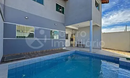 CASA à venda com piscina e 3 quartos em Peruíbe, no bairro Flora Rica