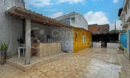CASA à venda com 3 quartos em Peruíbe, no bairro Centro