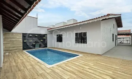 CASA à venda com piscina e 3 quartos em Peruíbe, no bairro Cidade Nova Peruíbe