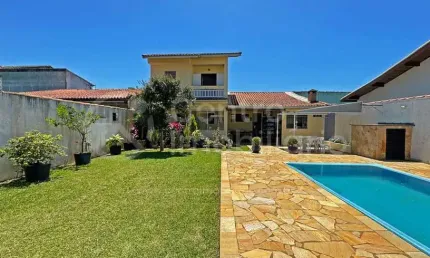 CASA à venda com piscina e 4 quartos em Peruíbe, no bairro Balneario Florida