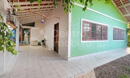 CASA à venda com 2 quartos em Peruíbe, no bairro Balneario Florida