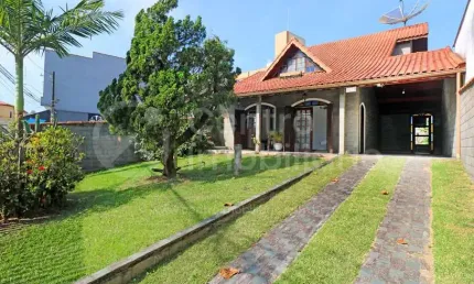 CASA à venda com 4 quartos em Peruíbe, no bairro Centro