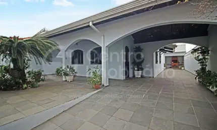 CASA à venda com 3 quartos em Peruíbe, no bairro Parque Balneario Oasis