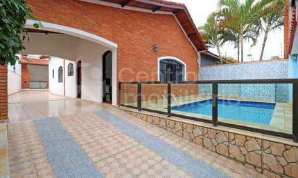 CASA à venda com piscina e 3 quartos em Peruíbe, no bairro Balneario Florida