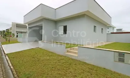 CASA à venda com piscina e 4 quartos em Peruíbe, no bairro Jd Tres Marias