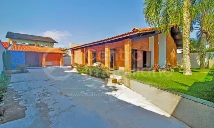 CASA à venda com 4 quartos em Peruíbe, no bairro Jardim Marcia