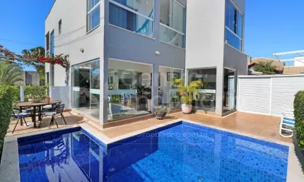 CASA à venda com piscina e 4 quartos em Peruíbe, no bairro Jd Tres Marias