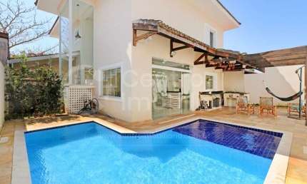 CASA à venda com piscina e 4 quartos em Peruíbe, no bairro Parque Turistico