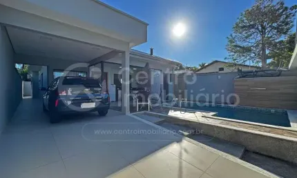 CASA à venda com piscina e 3 quartos em Peruíbe, no bairro Jardim Três Marias