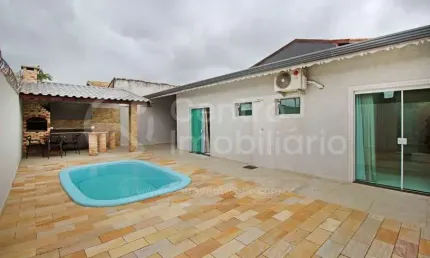 CASA à venda com piscina e 4 quartos em Peruíbe, no bairro Jardim Três Marias