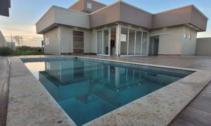 Casa de 03 Quartos para venda no Condominio Marinas di Caldas em Caldas Novas-GO