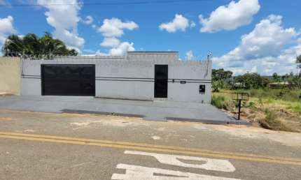 Casa com 03 Quartos para venda no Turista 2 em Caldas Novas-GO