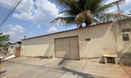 Casa de 03 quartos para venda no Setor Parque Real em Caldas Novas-GO