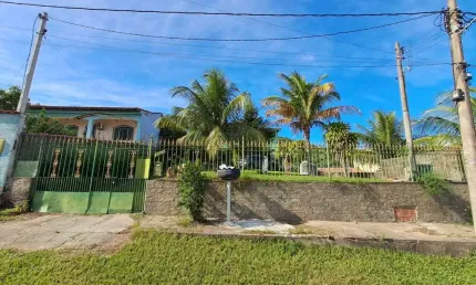 Casa para Venda em Araruama, Centro (Iguabinha), 4 dormitórios, 4 suítes, 2 banheiros, 2 vagas