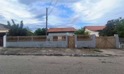 Casa para Venda em Saquarema, Gravatá, 3 dormitórios, 1 suíte, 2 banheiros, 2 vagas