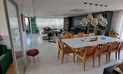 Apartamento com 4 suítes - alto padrão e moveis projetados) no tirol.