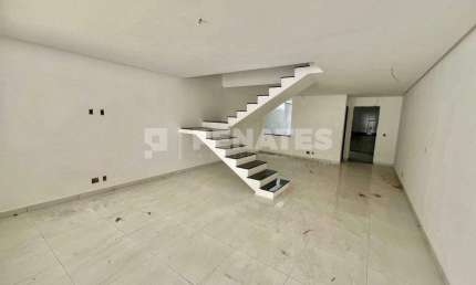 Casa Duplex em Nova Parnamirim com 130m² sendo 3 suítes próximo a Avenida Ayrton Senna e Escola Contemporâneo.