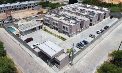 Casa duplex em condomínio fechado com 3 quartos sendo 2 suítes em Nova Parnamirim
