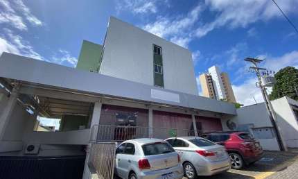 Prédio comercial em Lagoa Nova com 1742 m², com 14 vagas de garagens.