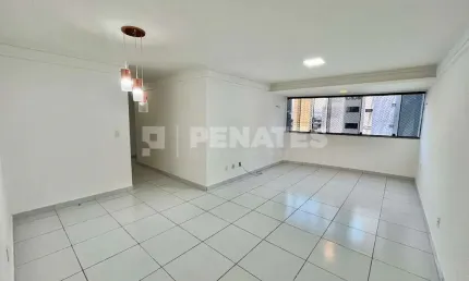 Apartamento em Candelária com 3 quartos sendo 2 suítes + escritório.