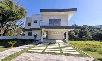Casa com 5 Suítes, Disponível para VENDA localizada no Condomínio Porto Atibaia, SP.