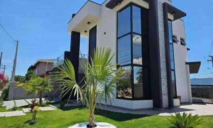 Casa de Condomínio com 3 Quartos à Venda, 218 m² por R$ 1.990.000