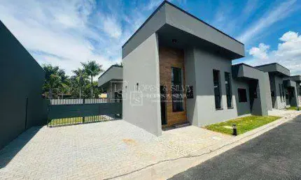 Casa Térrea com 3 Suítes Disponível para Venda ou Locação localizada no Bairro Chácaras Interlagos , Atibaia, SP