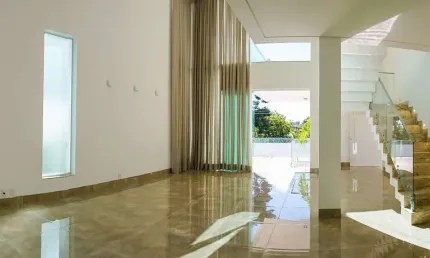 Vendo Sobrado Jardim Karaiba 4 Suítes, aceito Permuta