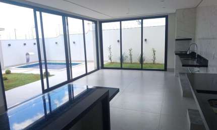 Casa em condomínio fechado com 3 quartos à venda no Jardim Inconfidência, Uberlândia 