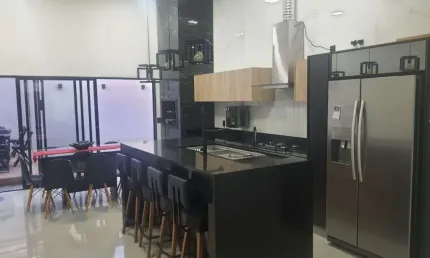 Casa com 3 quartos à venda no Jardim Holanda, Uberlândia 