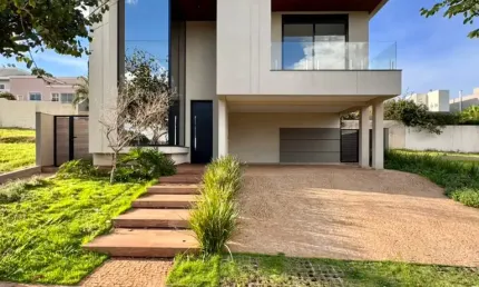Alphaville | 3 suítes | escritório reversível para 4 suítes | cozinha separada da área gourmet | piscina aquecida | jardim suspenso