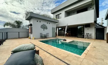 Sobrado com 386 m² à venda na vila do golf, com até 4 dormitórios, completo em armários