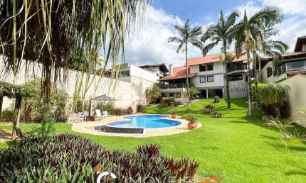 Casa com 3 dormitórios sendo 1 suíte, à venda, 450 m² por R$ 2.950.000 - Vila Nova - Blumenau/SC