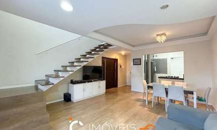 Sobrado com 3 dormitórios sendo 1 suíte à venda, 126 m² por R$ 590.000 - Asilo - Blumenau/SC