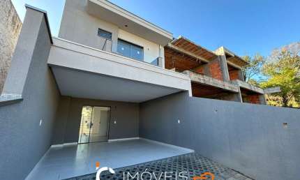 Sobrado com 3 dormitórios sendo 1 suíte à venda, 111 m² por R$ 597.000 - Vorstadt - Blumenau/SC