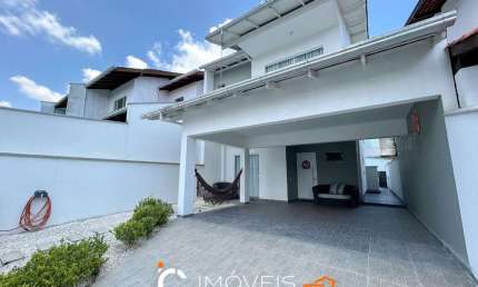 Sobrado com 3 dormitórios à venda, 189 m² por R$ 990.000,00 - Vorstadt - Blumenau/SC