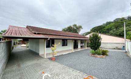 Casa com 3 dormitórios à venda, 218 m² por R$ 690.000,00 - Badenfurt - Blumenau/SC