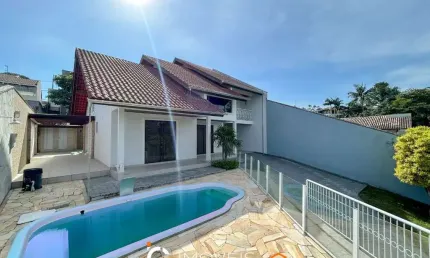 Casa com 4 dormitórios sendo 1 suíte master à venda, 250 m² por r$ 999.000 - nova esperança - blumenau/sc