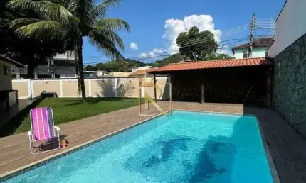 Casa em Vila Valqueire com 3 quartos e piscina com 240m²